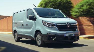 Renault Trafic E-Tech - front action